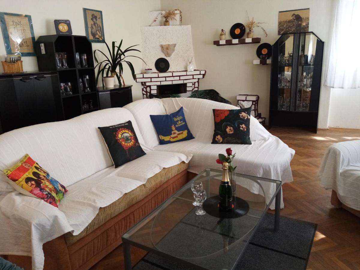 Apartment Rossa Louny